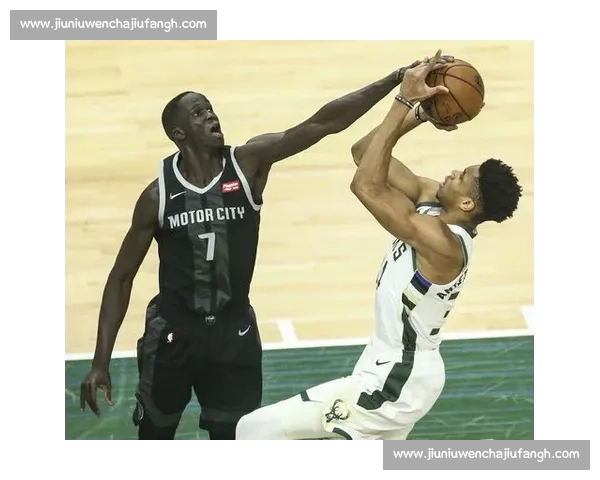 骑士对决雄鹿焦点之战解析攻防博弈与胜负走向季后赛前景与球星对位观察